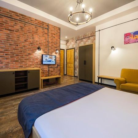 Self Check-In Apartments Near Landscape Alley เคียฟ ภายนอก รูปภาพ